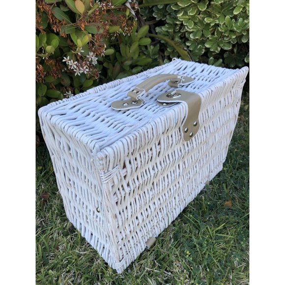 Unbranded Dining White Wicker Picnic Basket Insulated With